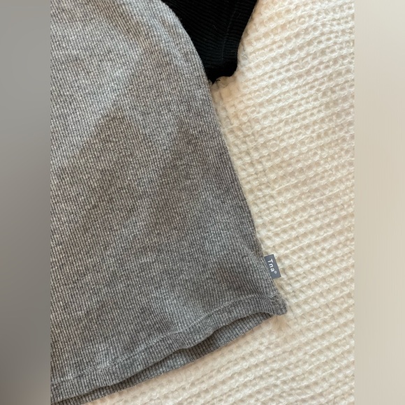 Aritzia tna Ribbed Tee - Picture 4 of 5